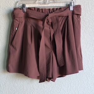 Athleta Skyline Short II Brown 16 530641